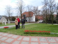 vor der Kirche